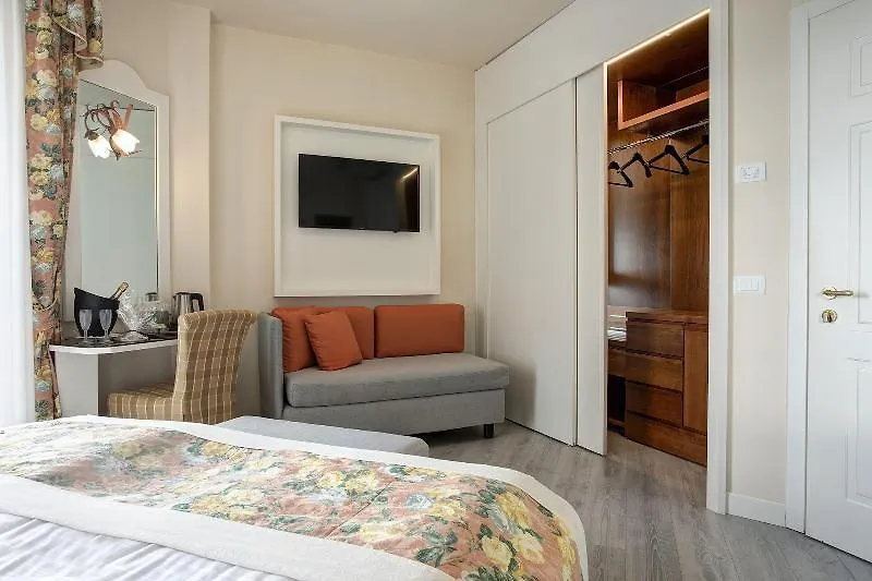 Hotel Cavalieri Palace & Suites Lido di Jesolo 4*,