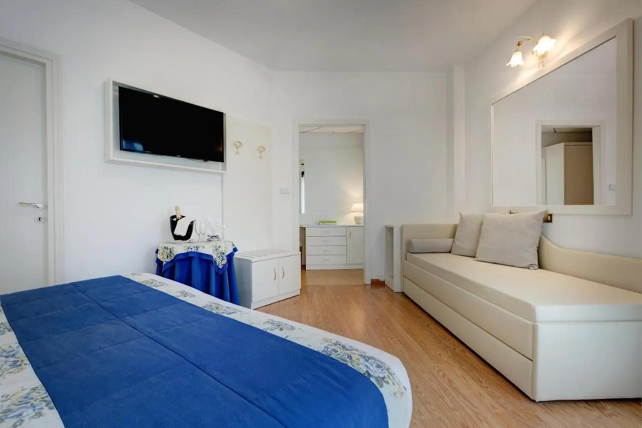 Hotel Cavalieri Palace & Suites Lido di Jesolo 4*,  Italy