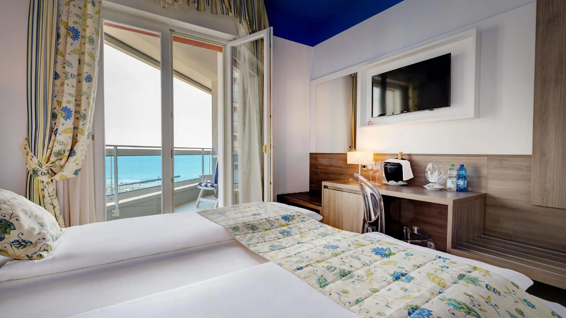 Hotel Cavalieri Palace & Suites Lido di Jesolo 4*,  Italy